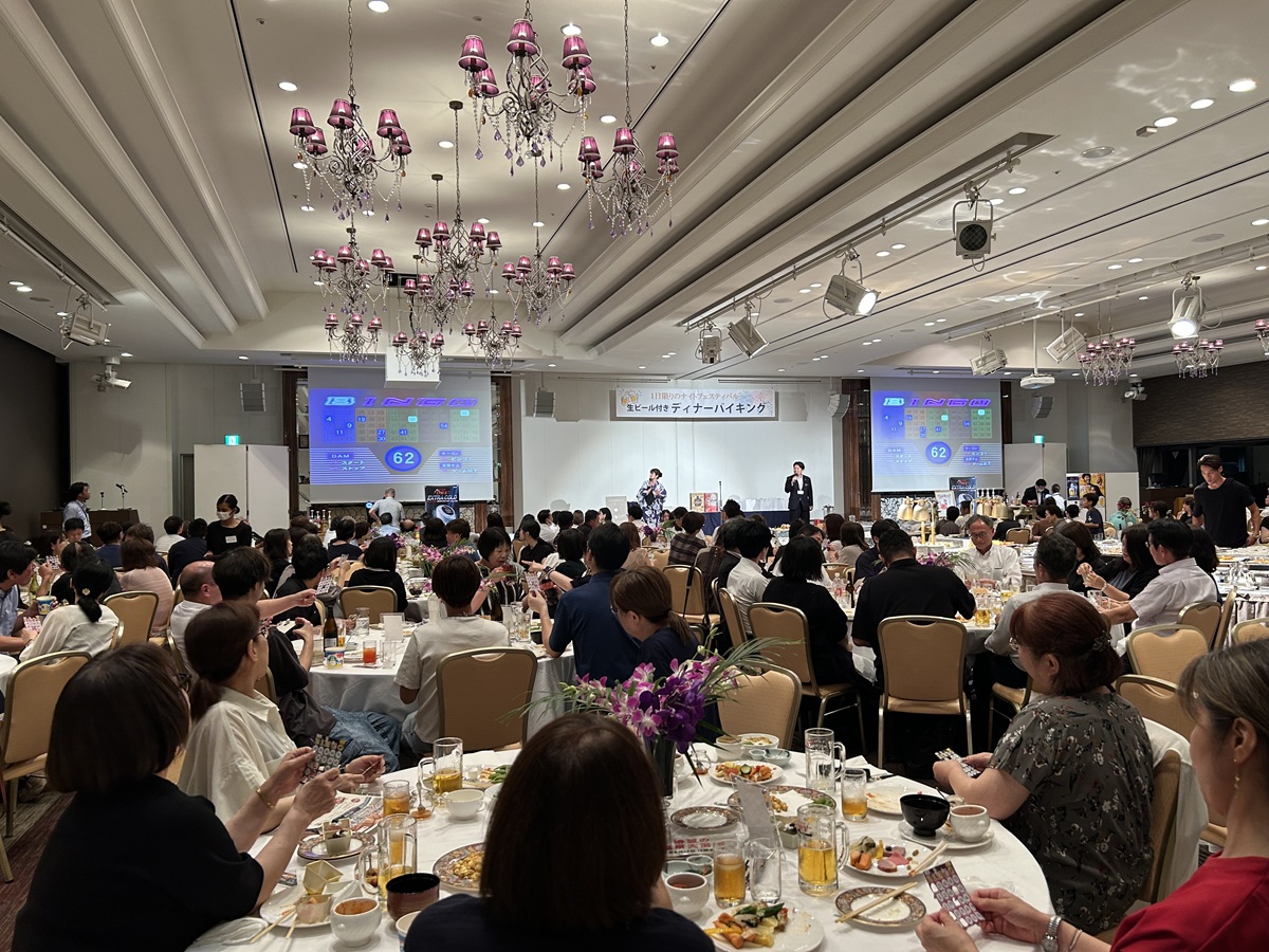 ステージでの抽選会の様子