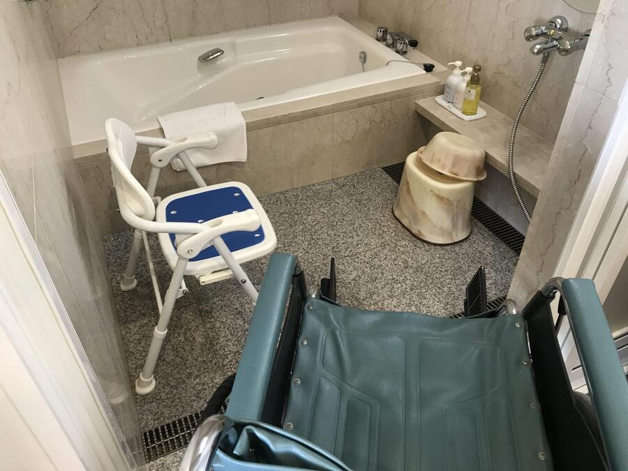 車いすでもバスルームご利用可