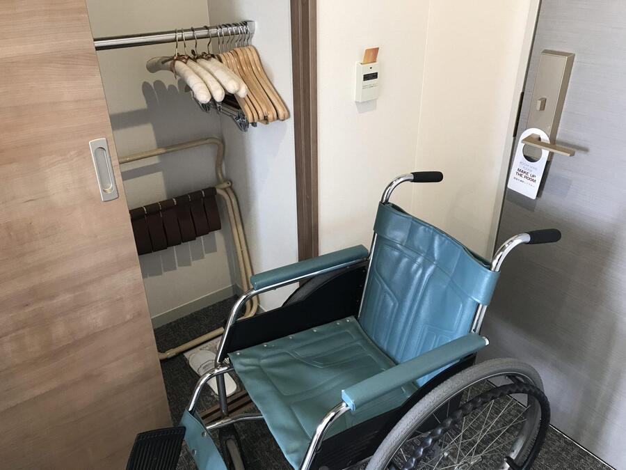 車いすの方もご利用しやすいハンガーラック